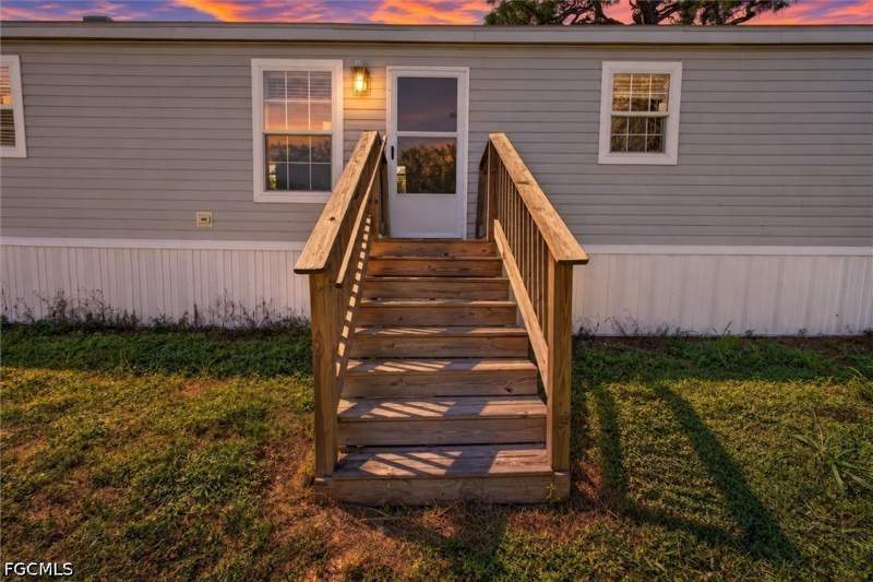 3 bedroom ManufacturedHome at 3762 Unique Cir, San Carlos Park, Fort Myers — photo 2