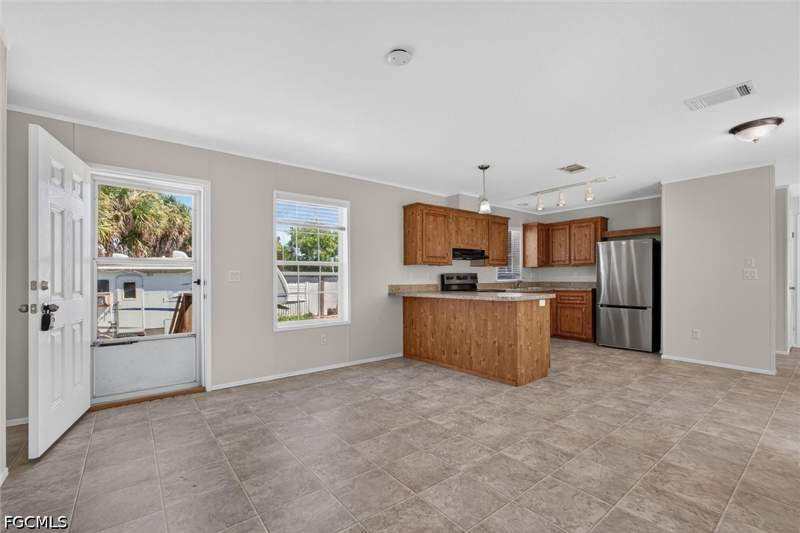 3 bedroom ManufacturedHome at 3762 Unique Cir, San Carlos Park, Fort Myers — photo 5