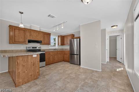3762 Unique Cir, Fort Myers FL - photo 8 of 38