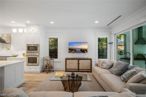 723 Myrtle Ter, Naples FL - photo 17 of 43
