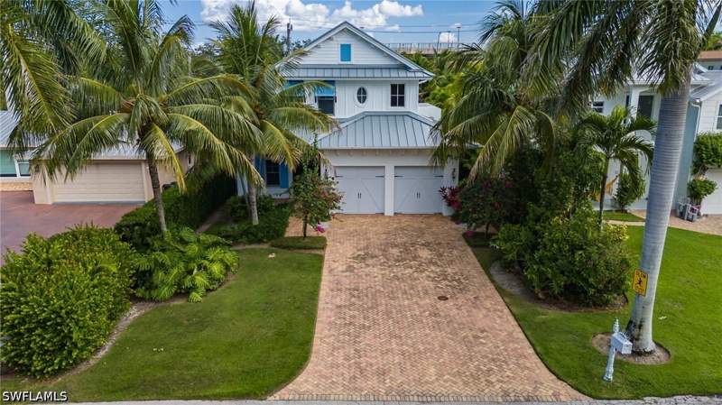5 bedroom SingleFamilyResidence at 723 Myrtle Ter, Myrtle Terrace, Naples — photo 3