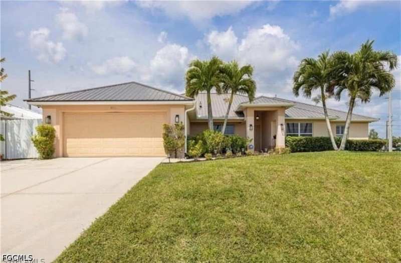 3 bedroom SingleFamilyResidence at 831 NE 23rd Ter, Cape Coral, Cape Coral — photo 1