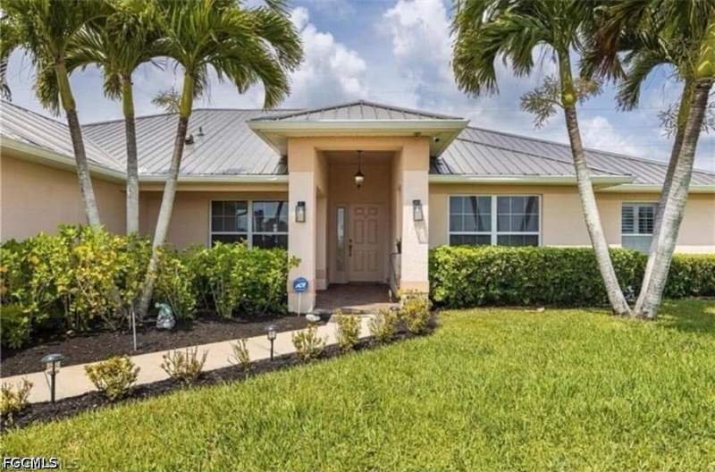 3 bedroom SingleFamilyResidence at 831 NE 23rd Ter, Cape Coral, Cape Coral — photo 2