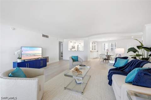 2401 Gulf Shore Blvd N 52, Naples FL - photo 15 of 23