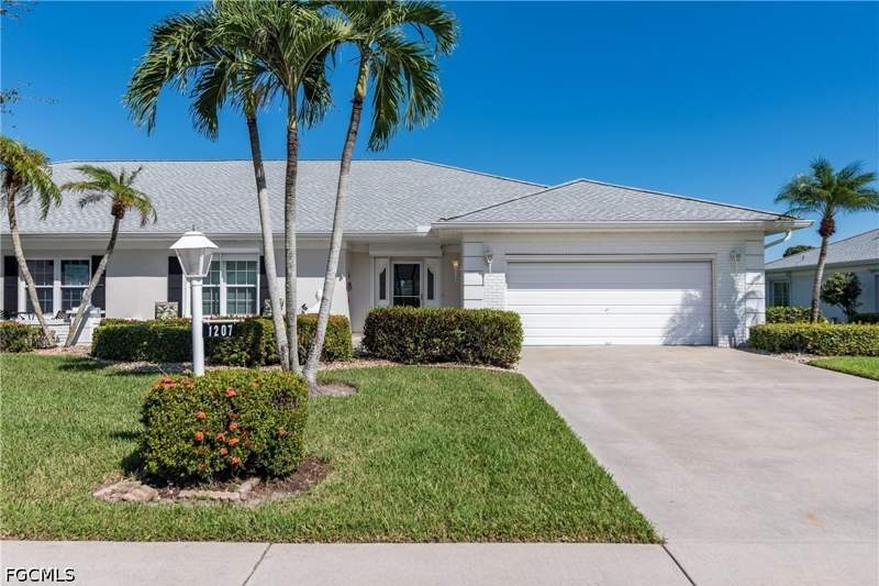 3 bedroom Attached at 1207 N Brandywine Cir, Brandywine, Fort Myers — photo 2