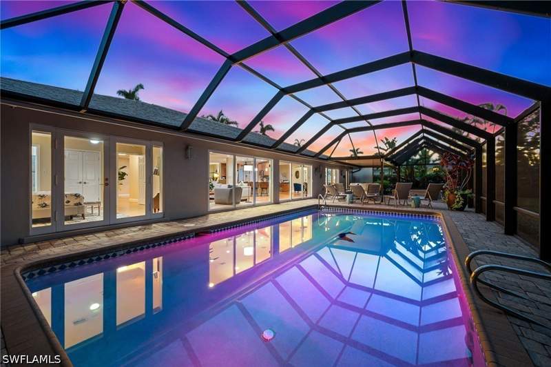 4 bedroom SingleFamilyResidence at 675 Harbour Dr, Moorings, Naples — photo 2