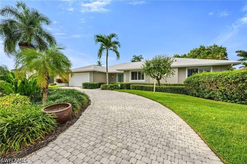 4 bedroom SingleFamilyResidence at 675 Harbour Dr, Moorings, Naples — photo 4