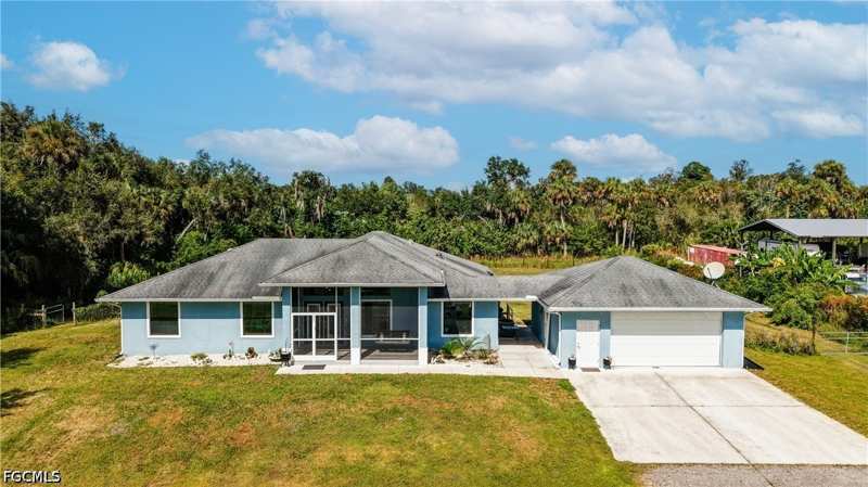 4 bedroom SingleFamilyResidence at 18931 Palm Beach Blvd, Alva, Alva — photo 1