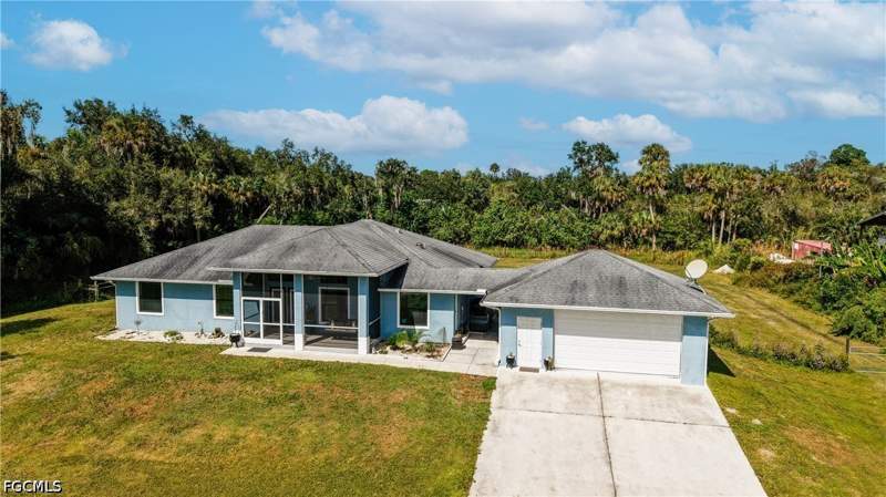4 bedroom SingleFamilyResidence at 18931 Palm Beach Blvd, Alva, Alva — photo 2