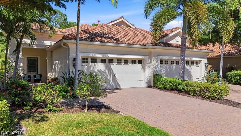 2 bedroom Attached at 10032 Montevina Dr, Villa Palmeras, Estero — photo 2