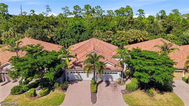 2 bedroom Attached at 10032 Montevina Dr, Villa Palmeras, Estero — photo 3