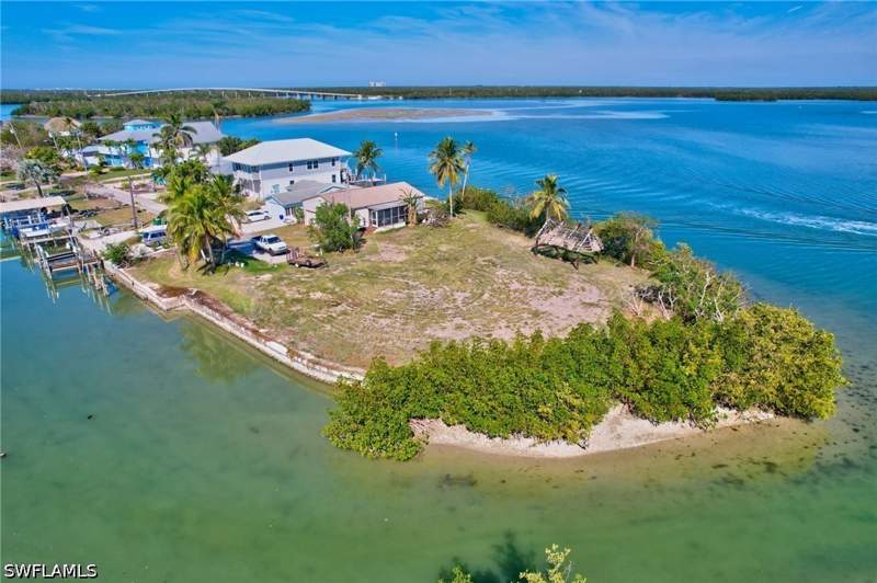2 bedroom SingleFamilyResidence at 105 Bayshore Way, Goodland Heights, Collier County — photo 2