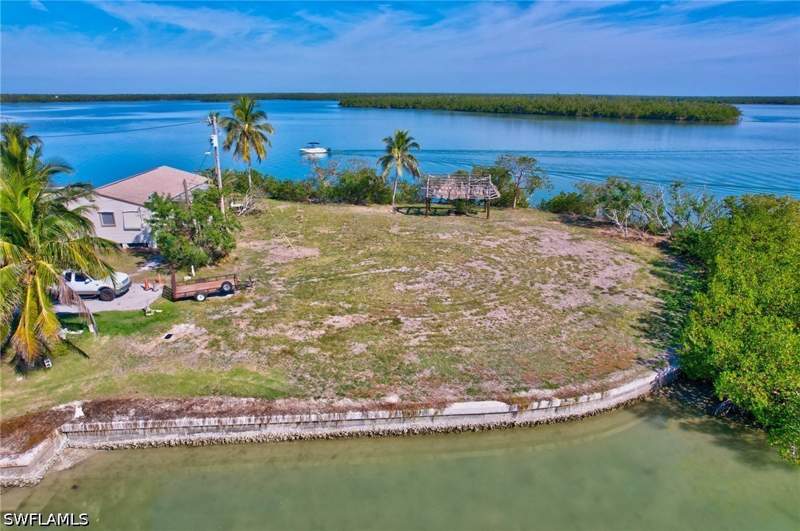 2 bedroom SingleFamilyResidence at 105 Bayshore Way, Goodland Heights, Collier County — photo 5
