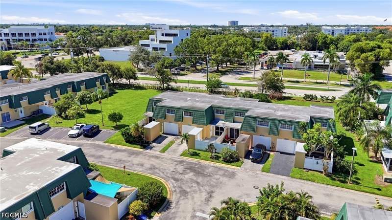 4 bedroom Townhouse at 5837 Whiting Ct, Riverwalk Cove, Fort Myers — photo 3