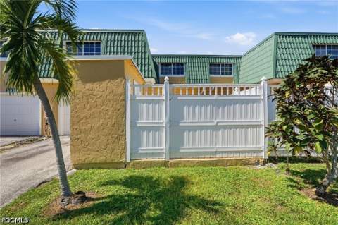 5837 Whiting Ct, Fort Myers FL - photo 8 of 37
