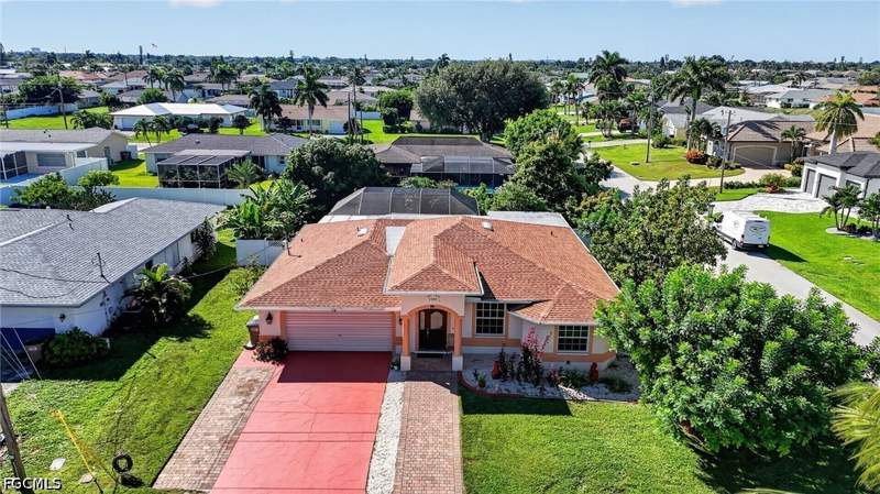 3 bedroom SingleFamilyResidence at 1100 SE 30th St, Cape Coral, Cape Coral — photo 2