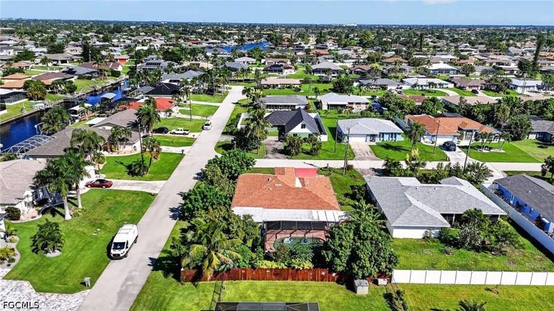 3 bedroom SingleFamilyResidence at 1100 SE 30th St, Cape Coral, Cape Coral — photo 4