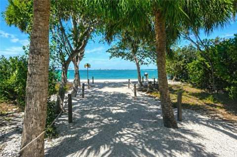 1250 Tennisplace Ct B32, Sanibel FL - photo 15 of 31