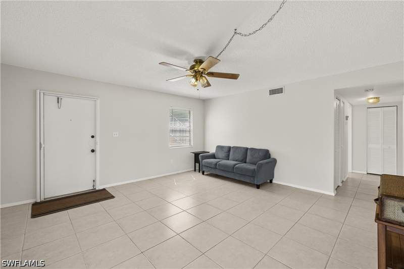 2 bedroom Condominium at 1400 Pompei Ln 1, Sorrento Villas, Naples — photo 2