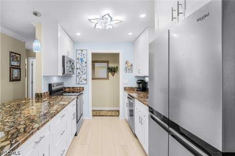 2073 E Tobago Cir, Fort Myers FL - photo 12 of 35