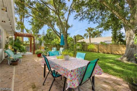 2073 E Tobago Cir, Fort Myers FL - photo 24 of 35