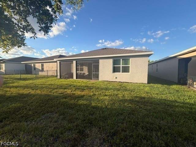 4 bedroom SingleFamilyResidence at 832 Heather Lake Ave, Cape Coral, Cape Coral — photo 4