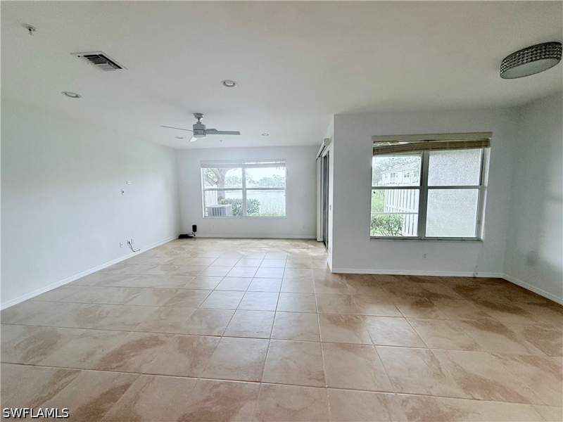 3 bedroom Townhouse at 1370 Mariposa Cir 22105, Mariposa, Naples — photo 2