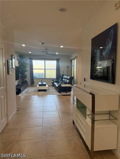 1370 Mariposa Cir 22105, Naples FL - photo 6 of 32