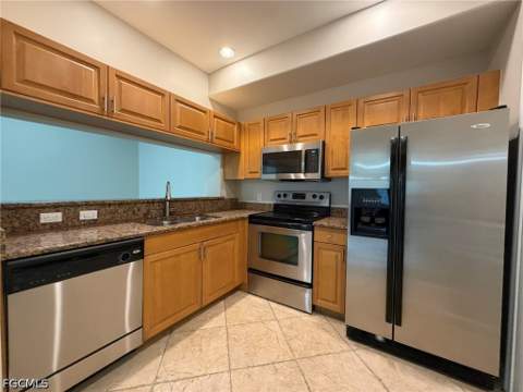 13141 Bella Casa Cir 2171, Fort Myers FL - photo 9 of 21