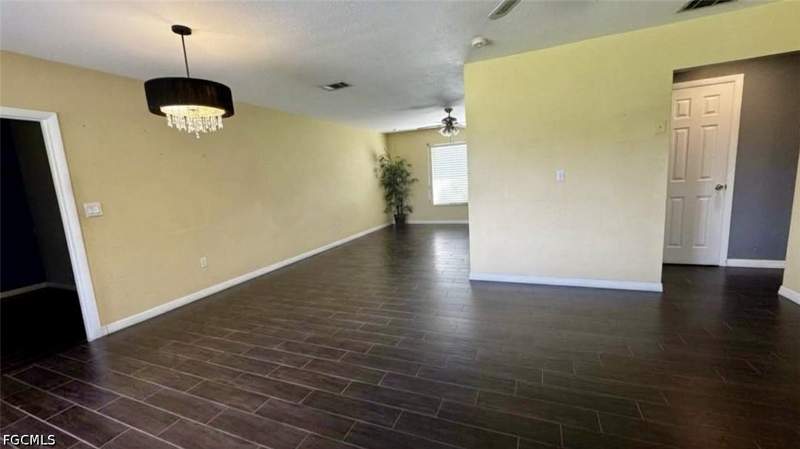 3 bedroom SingleFamilyResidence at 4050 S Edgewater Cir, Port Labelle, Labelle — photo 5