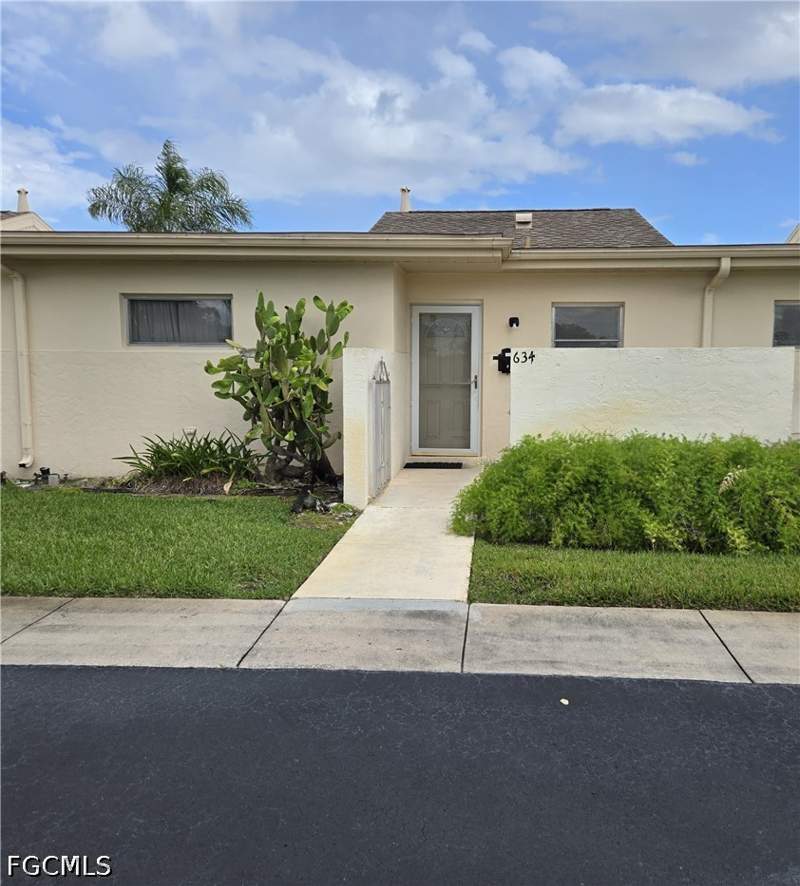 2 bedroom Condominium at 634 Joel Blvd, Beach Club Colony Condo, Lehigh Acres — photo 2