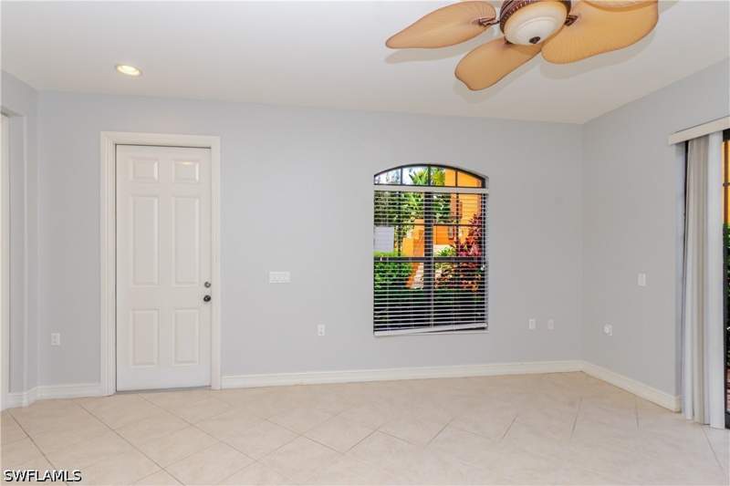 2 bedroom Detached at 9138 Chula Vista St 12703, Ole, Naples — photo 4
