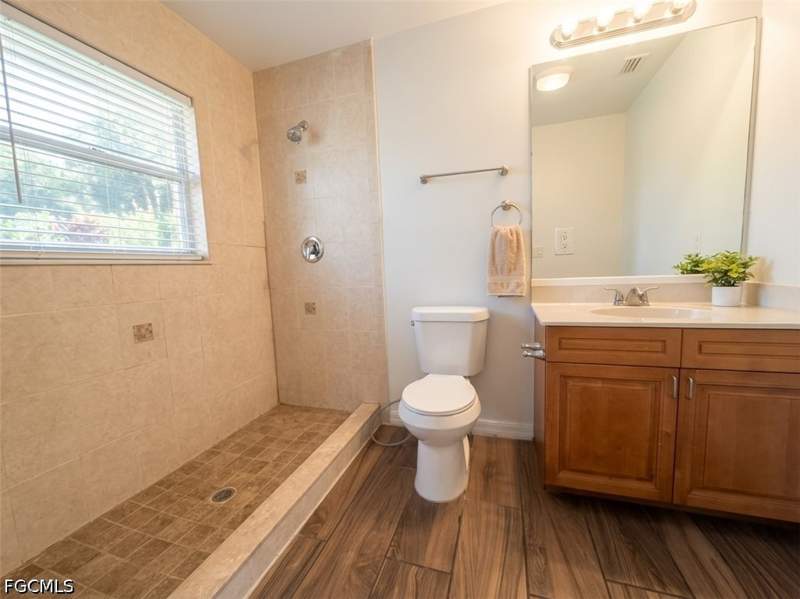 3 bedroom SingleFamilyResidence at 3846 Edgewood Ave, Fort Myers, Fort Myers — photo 4