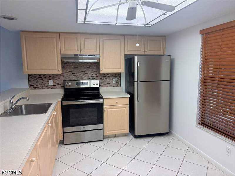 2 bedroom Condominium at 829 SW 47th Ter 103, Baruna Bay Condo, Cape Coral — photo 4