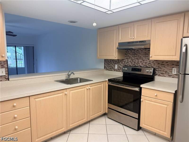 2 bedroom Condominium at 829 SW 47th Ter 103, Baruna Bay Condo, Cape Coral — photo 5