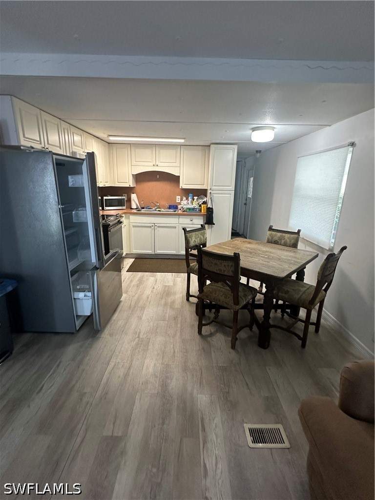 2 bedroom ManufacturedHome at 104 Moorhead Mnr, Moorhead Manor, Naples — photo 3