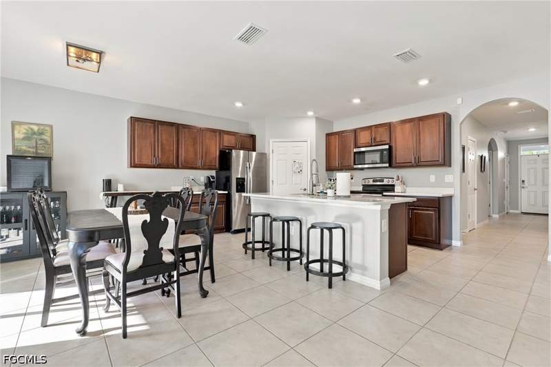 4 bedroom SingleFamilyResidence at 4121 Chiquita Blvd S, Cape Coral, Cape Coral — photo 4