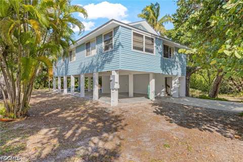 203 Chapel St, Fort Myers Beach FL - photo 8 of 44