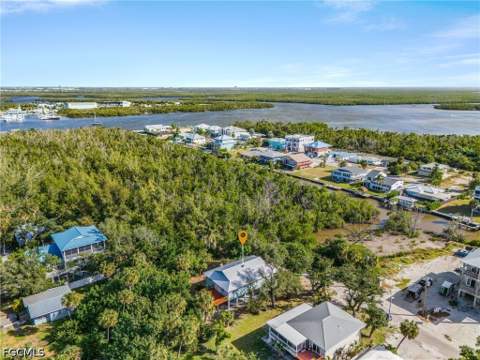 203 Chapel St, Fort Myers Beach FL - photo 9 of 44