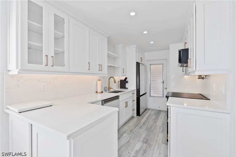 2 bedroom Condominium at 1300 Gulf Shore Blvd N 703, Del Mar, Naples — photo 5
