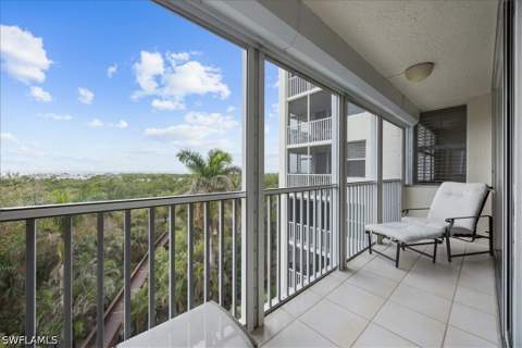 5550 Heron Point Dr 402, Naples FL - photo 15 of 47