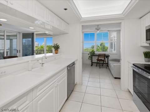 5550 Heron Point Dr 402, Naples FL - photo 6 of 47