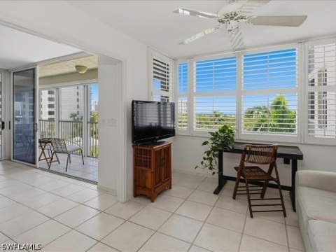 5550 Heron Point Dr 402, Naples FL - photo 9 of 47