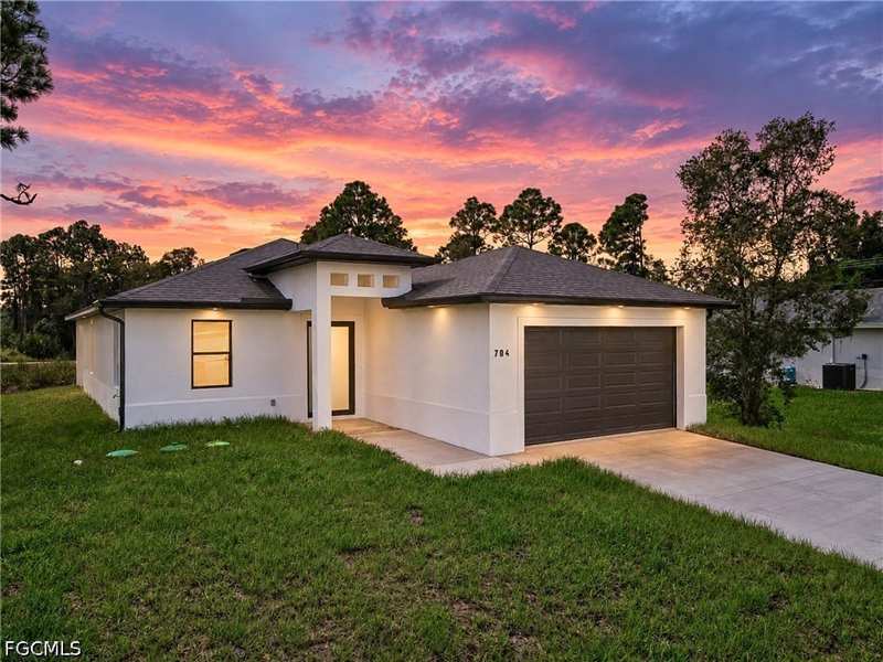 3 bedroom SingleFamilyResidence at 704 Avondale St E, Lehigh Acres, Lehigh Acres — photo 1