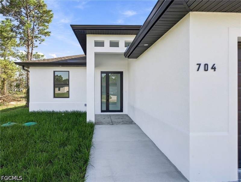 3 bedroom SingleFamilyResidence at 704 Avondale St E, Lehigh Acres, Lehigh Acres — photo 2