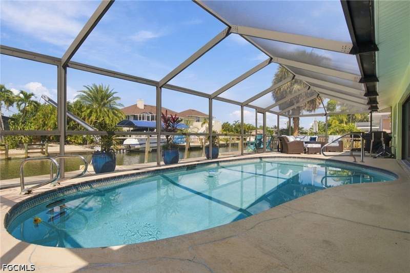 3 bedroom SingleFamilyResidence at 371 Washington Ct, Shell Mound Park, Fort Myers Beach — photo 4