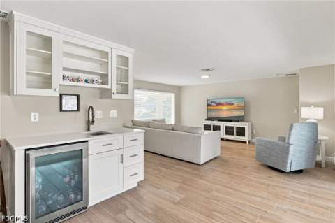 371 Washington Ct, Fort Myers Beach FL - photo 9 of 45