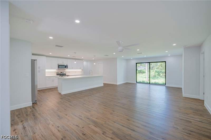 3 bedroom SingleFamilyResidence at 3111 Sunshine Blvd, Lehigh Acres, Lehigh Acres — photo 3