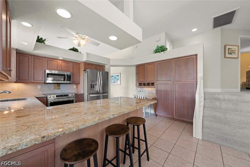 4 bedroom SingleFamilyResidence at 1300 Par View Dr, Beachview Country Club Estates, Sanibel — photo 4