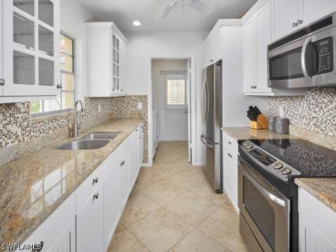 3070 Gulf Shore Blvd N 209, Naples FL - photo 10 of 24